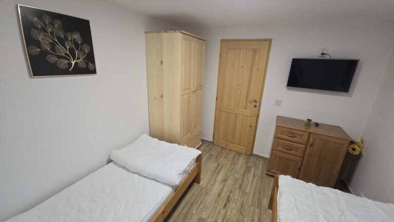 Apartmán Třinec – ložnice se dvěma samostatnými postelemi