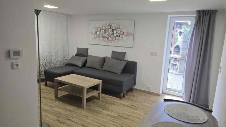 Apartmán Třinec – obývací pokoj s rozkládací sedačkou